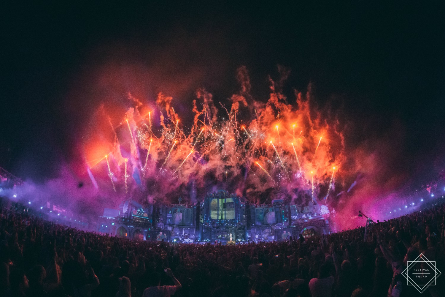 FISHER brings favorite house hits to the Mainstage at Tomorrowland 2022